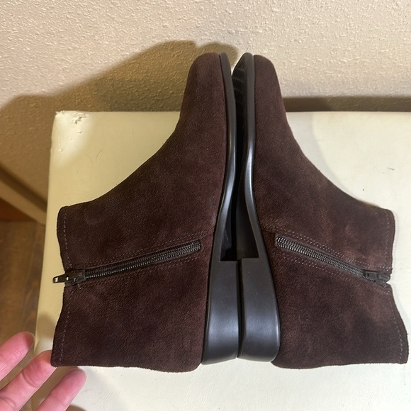 Aerosoles Suede booties size 7 1/2 - Picture 3 of 7